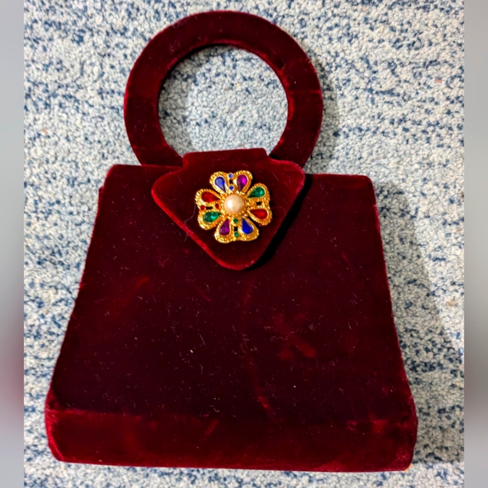 Woman's vintage handbag